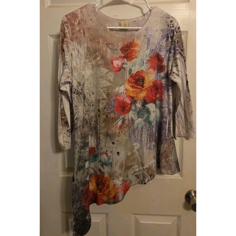 Jess & Jane Size M multicolored long-sleeve tunic top asymmetrical hem And Bling